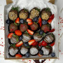 Клубника в молочном шоколаде с голубикой 16 ягод фото 3